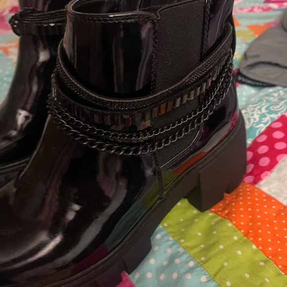 Torrid Wide witdth patent leather boots with chain detail. - Picture 4 of 9